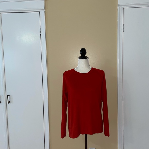 Uniqlo Heattech Orange Sweater - Picture 2 of 8